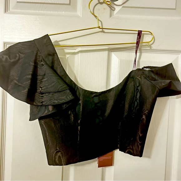 FLOR ET.AL
JACKSON RUFFLED ONE SHOULDER MOIRE CROP TOP - Picture 3 of 8